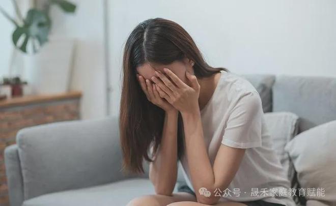 走上抑郁自残的不归路妈妈的血泪教训尊龙凯时网站晟禾家长：13岁的女儿(图2)